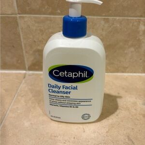 Cetaphil Daily Facial Cleanser - White and Blue